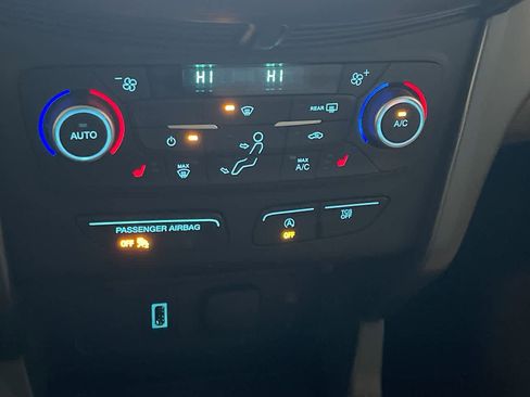 Used 2018 Ford Escape SEL image 19