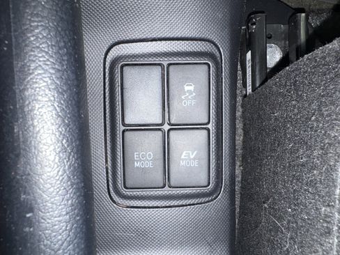 Used 2016 Toyota Prius C One image 17