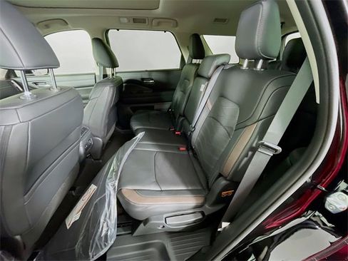 New 2025 Nissan Pathfinder Platinum image 15