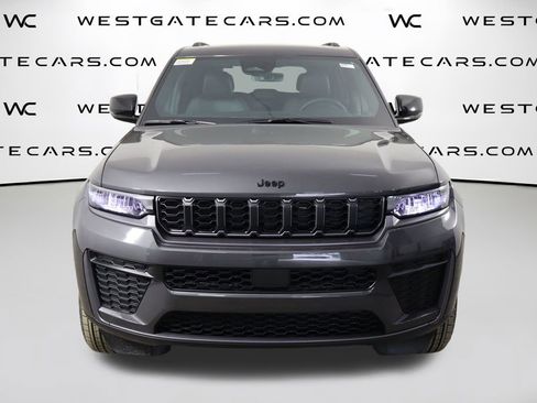 New 2026 Jeep Grand Cherokee Altitude image 2