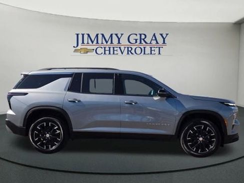 New 2026 Chevrolet Traverse LT w/ Sun and Wheel Package image 2