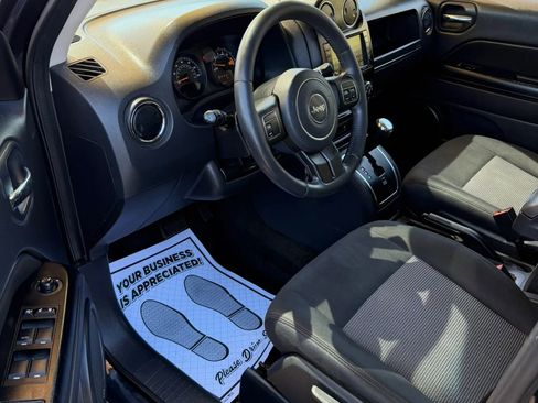 Used 2014 Jeep Patriot Latitude AWD/4WD image 9