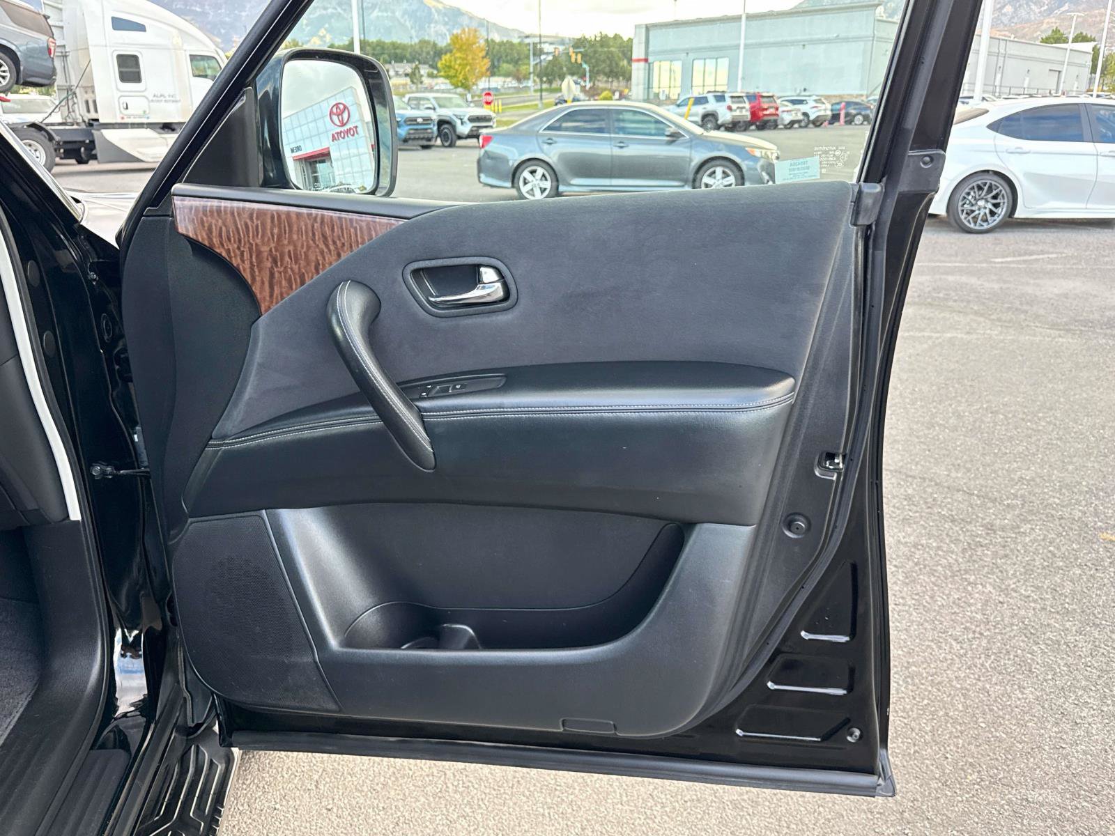 Used 2017 Nissan Armada SV AWD/4WD image 20