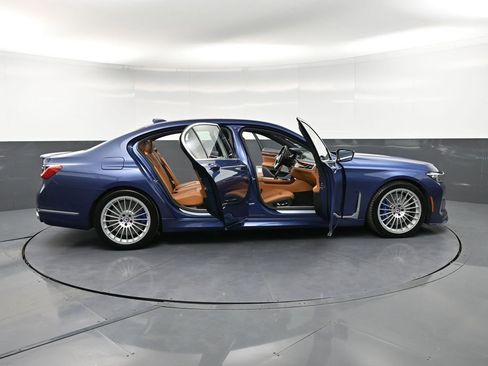 Used 2022 BMW ALPINA B7 xDrive w/ Luxury Rear Seating Package image 41
