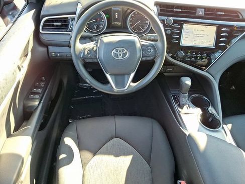 Used 2018 Toyota Camry LE w/ Convenience Package FWD image 11