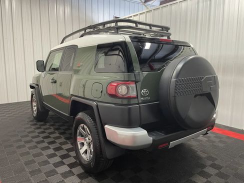 Used 2014 Toyota FJ Cruiser 2WD w/ Convenience Package image 2