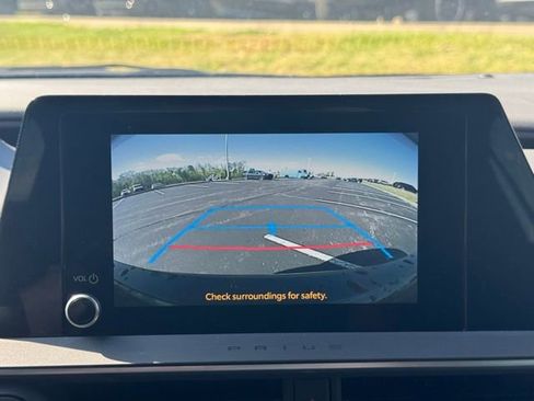 Used 2025 Toyota Prius XLE FWD image 23