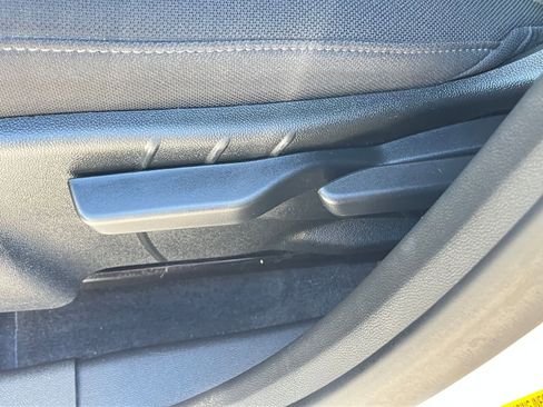 Used 2025 Chevrolet Equinox LT image 23