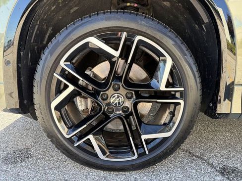 Used 2025 Volkswagen Tiguan SEL R-Line AWD/4WD image 11