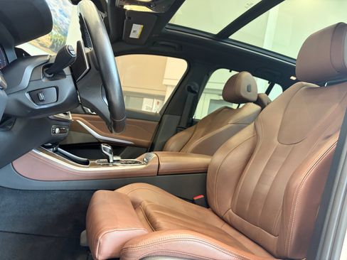 Used 2021 BMW X5 xDrive40i w/ M Sport Package AWD/4WD image 12