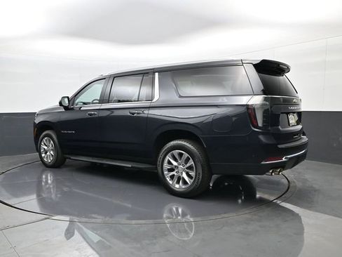 Used 2025 Chevrolet Suburban Premier AWD/4WD image 7