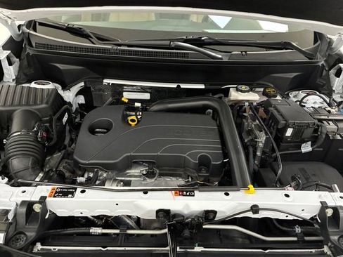 Used 2024 Chevrolet Equinox Premier image 11