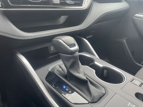 Used 2025 Toyota Highlander LE image 43