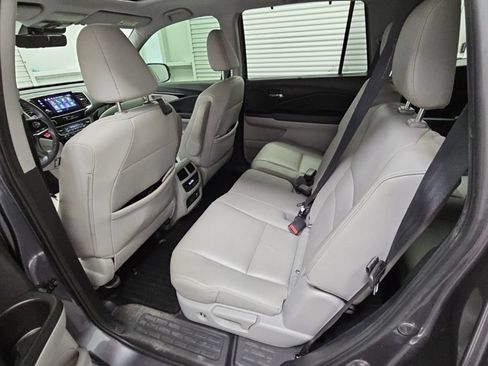 Used 2021 Honda Pilot Touring image 32