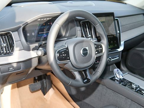 New 2026 Volvo XC90 B6 Ultra w/ Protection Package image 13
