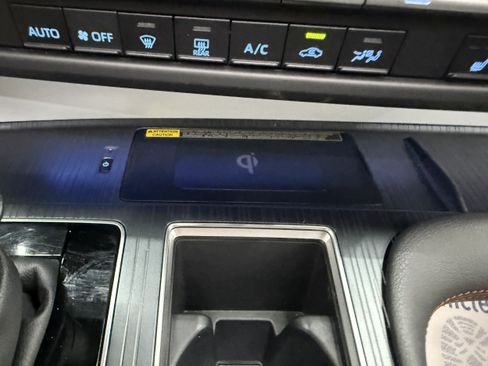Used 2023 Toyota Sienna XLE FWD image 19