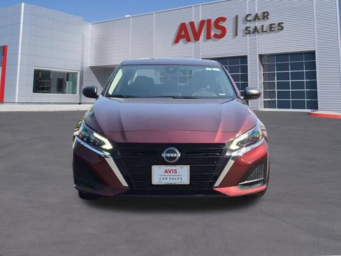 Used 2025 Nissan Altima 2.5 SV AWD/4WD image 2