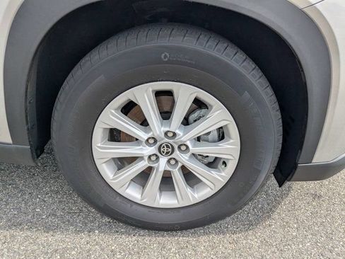 Used 2024 Toyota Grand Highlander FWD image 11