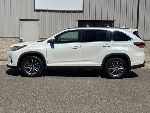 Used 2019 Toyota Highlander XLE AWD/4WD image 6