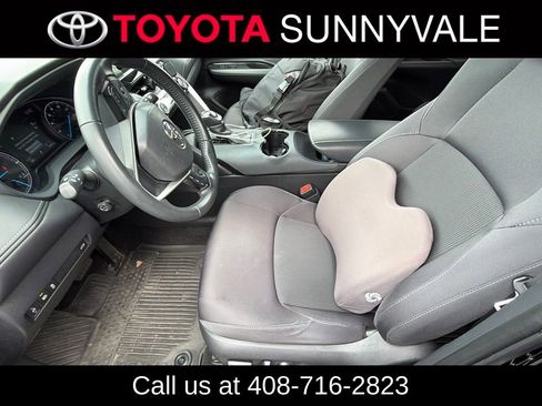 Used 2023 Toyota Venza LE AWD/4WD image 5