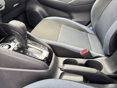 Used 2025 Nissan Versa SV FWD image 40