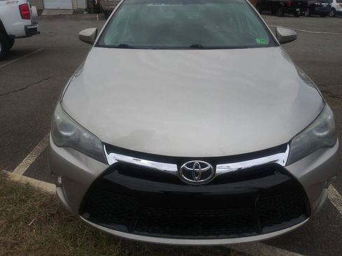 Used 2015 Toyota Camry SE image 3