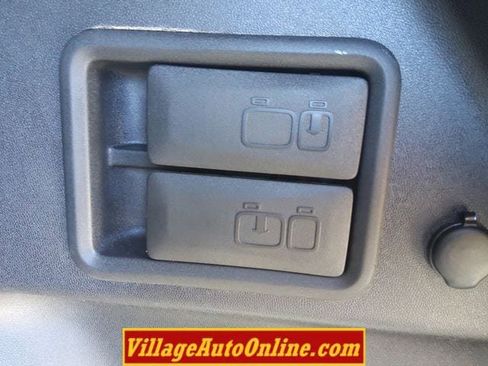 Used 2018 Chevrolet Equinox LT FWD image 30