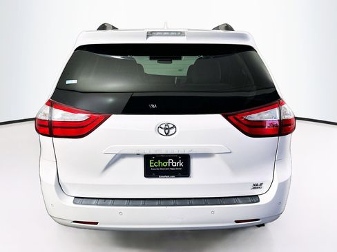 Used 2019 Toyota Sienna XLE Premium AWD/4WD image 7