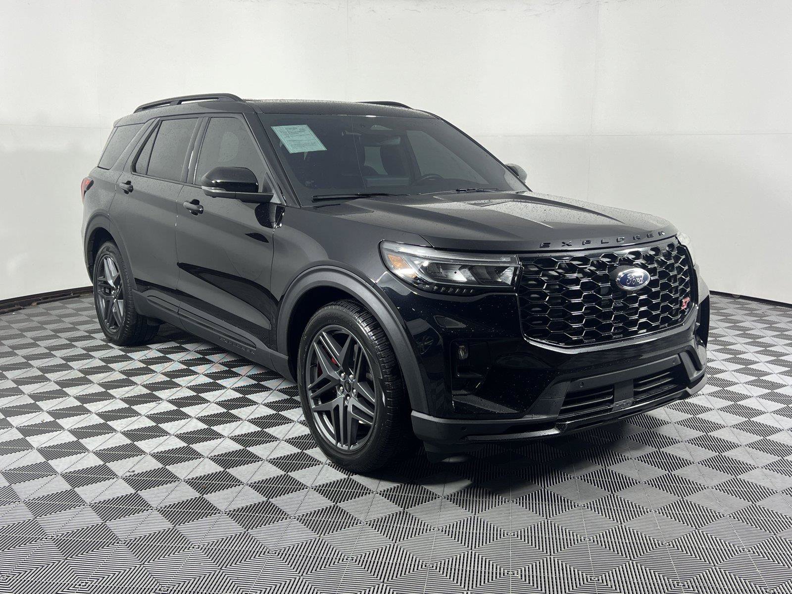 Used 2025 Ford Explorer ST AWD/4WD image 1