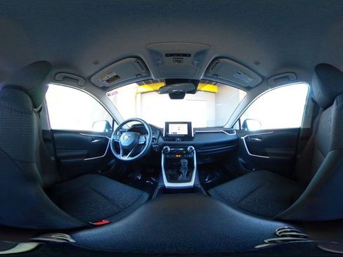 Used 2025 Toyota RAV4 XLE image 38