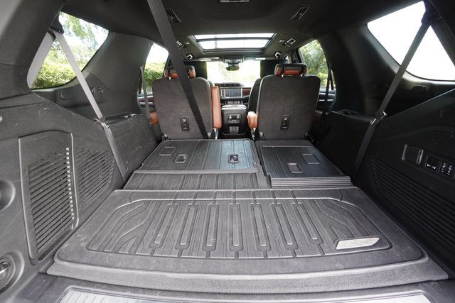Used 2024 GMC Yukon Denali Ultimate AWD/4WD image 28