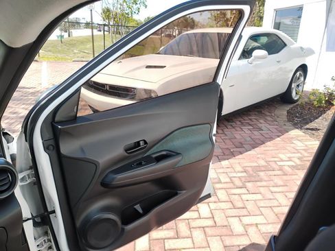 Used 2020 Nissan Kicks S image 58