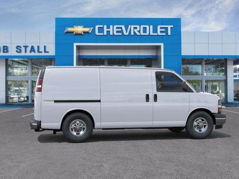 Used 2026 Chevrolet Express 2500 w/ Driver Convenience Package RWD image 5