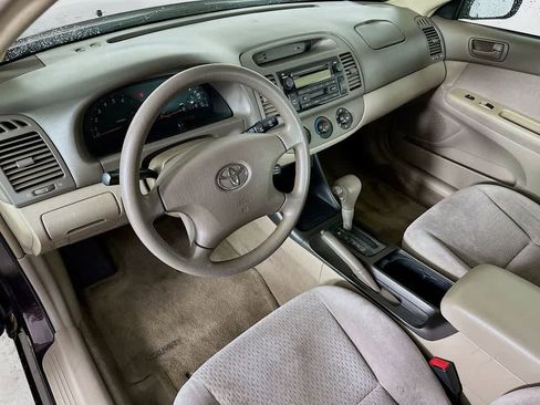 Used 2003 Toyota Camry LE image 2