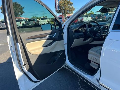 Used 2021 Buick Enclave Essence w/ Sound and Sites Package FWD image 4