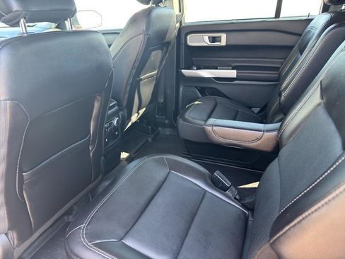 Used 2022 Ford Explorer Limited w/ Equipment Group 301A AWD/4WD image 9