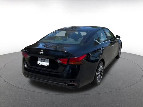 Used 2025 Nissan Altima 2.5 SV FWD image 12