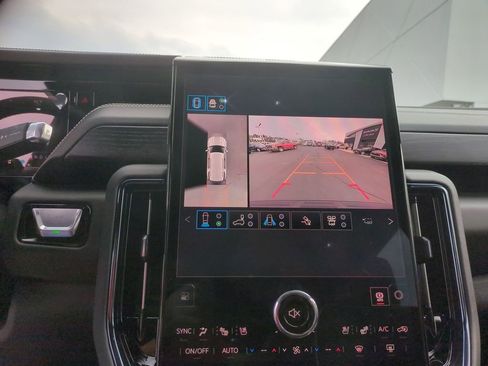 New 2026 GMC Yukon AT4 Ultimate w/ LPO, Floor Liner Package image 11