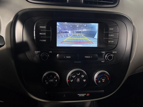 Used 2019 Kia Soul FWD image 17