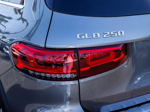 Used 2021 Mercedes-Benz GLB 250 image 8