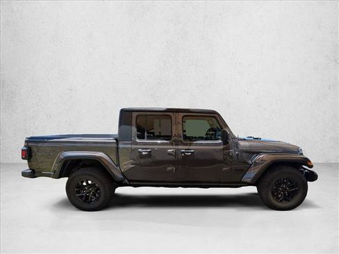 Used 2022 Jeep Gladiator Sport AWD/4WD image 4