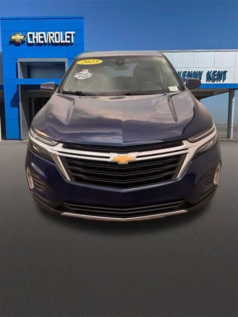Used 2023 Chevrolet Equinox LT AWD/4WD image 2