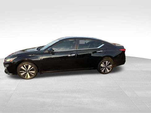 Used 2022 Nissan Altima 2.5 SV w/ SV Premium Package AWD/4WD image 2