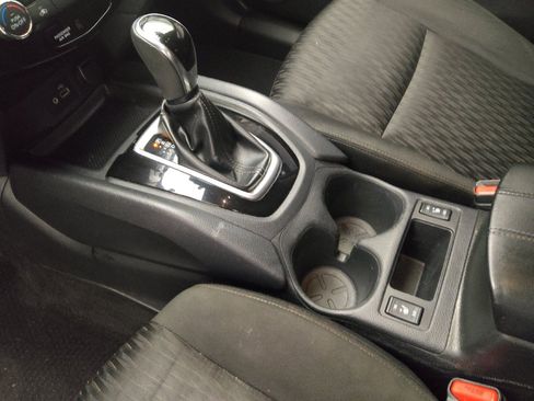 Used 2019 Nissan Rogue SV FWD image 26