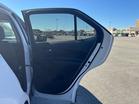 Used 2023 Chevrolet Equinox LT image 36