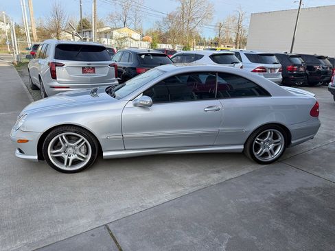 Used 2009 Mercedes-Benz CLK 550 Coupe w/ Premium I Pkg image 4