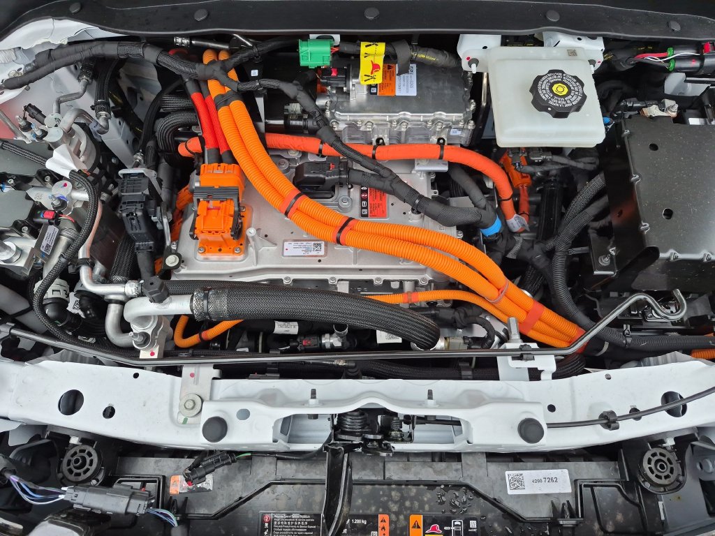 New 2027 Chevrolet Bolt LT FWD image 29