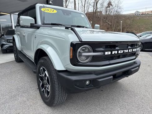 Used 2024 Ford Bronco Outer Banks AWD/4WD image 7