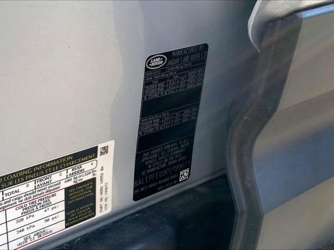 Used 2023 Land Rover Defender 130 SE image 33