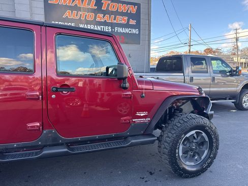 Used 2013 Jeep Wrangler Unlimited Sahara AWD/4WD image 10